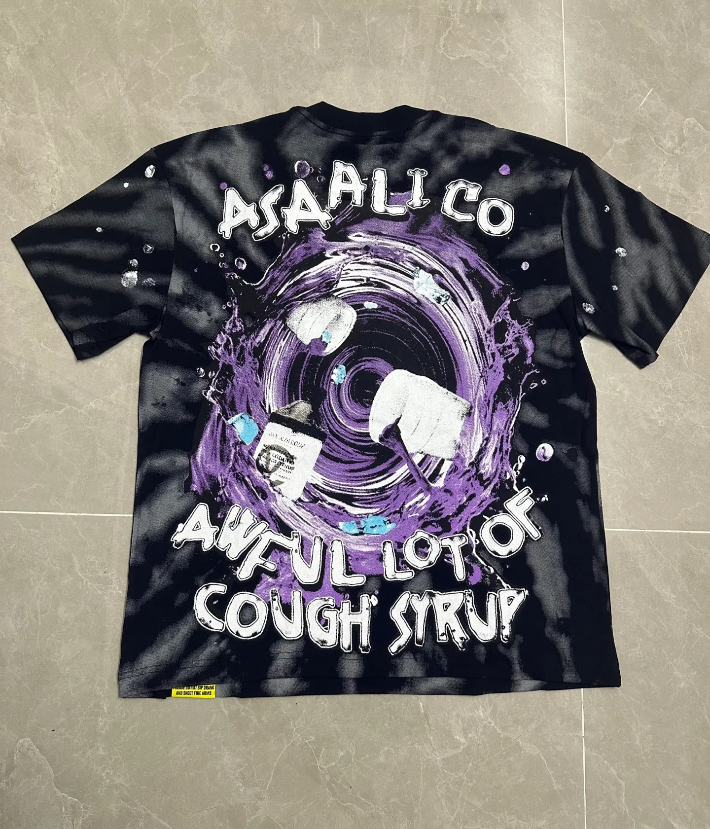 #Black I THAT'S A AWFUL LOT OF COUGH SYRUP In Stock Real shot American simple trendy brand loose casual T-shirt Fabric (fabric): 32 counts Weight combed double yarn pure cotton Sizes (size): S-M L X L Color (colour): Black 👉